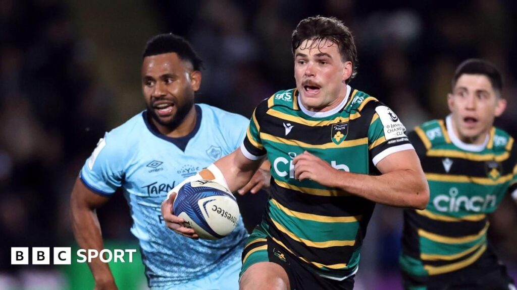 Northampton Saints players celebrating a try against Castres in the Investec Champions Cup