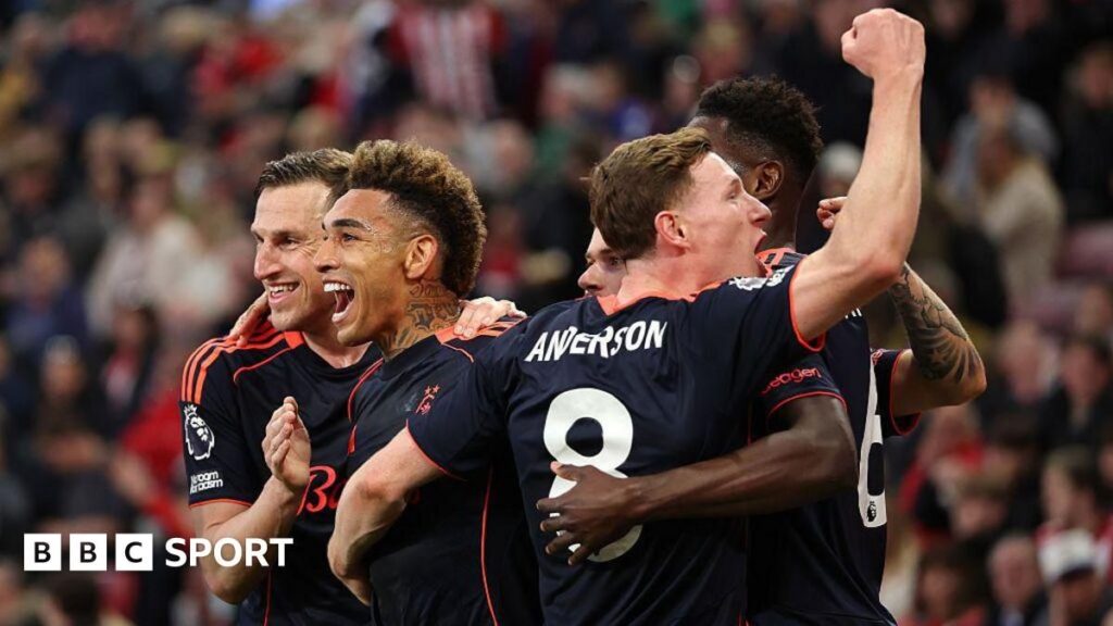 Vitor Pereira directing Nottingham Forest players during a training session