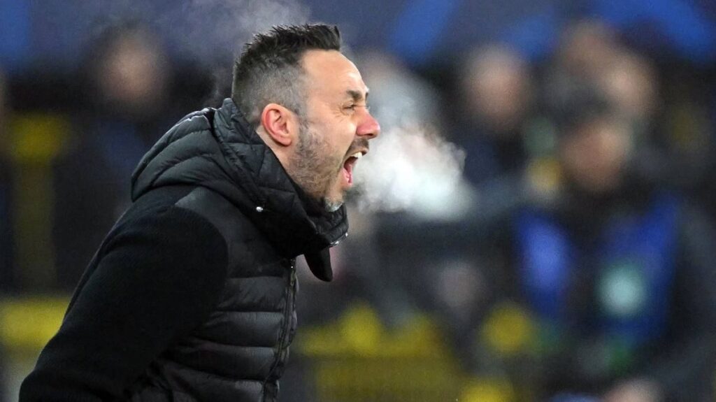 Roberto De Zerbi looking focused on the touchline while managing Tottenham Hotspur