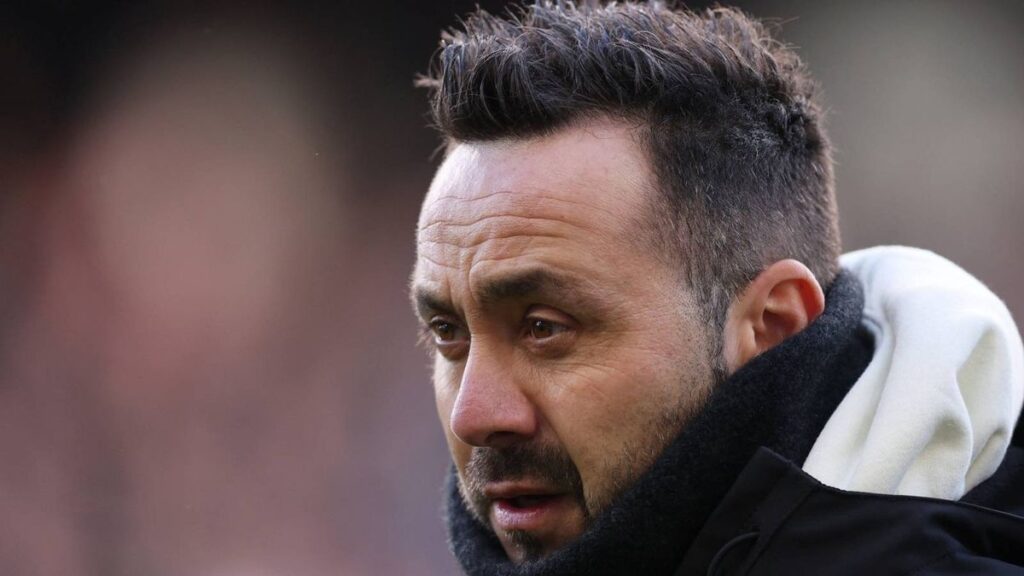 Ange Postecoglou looking dejected on the Tottenham Hotspur touchline