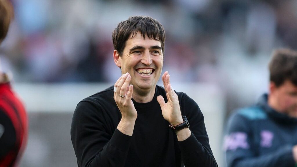 Former Bournemouth manager Andoni Iraola directing his team from the touchline during a Premier League match