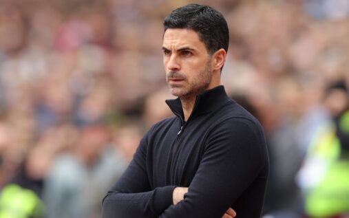 Arsenal manager Mikel Arteta looking concerned on the touchline
