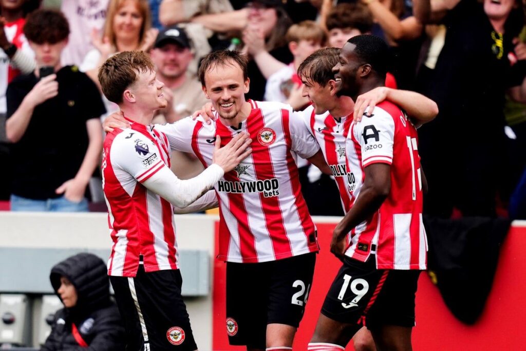 Mikkel Damsgaard and Brentford teammates celebrating a goal against West Ham in the Premier League