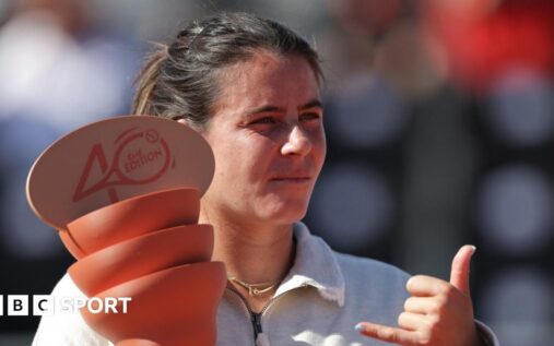 Emma Navarro hitting a forehand on a clay court during the Strasbourg Open
