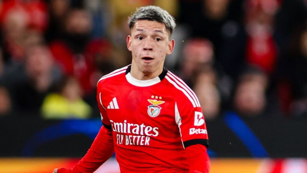 Gianluca Prestianni of Benfica looking dejected on the football pitch