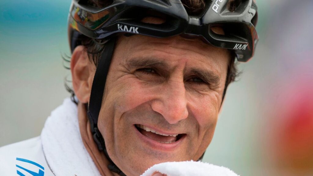 Alex Zanardi smiling while holding a gold medal at the Paralympic Games