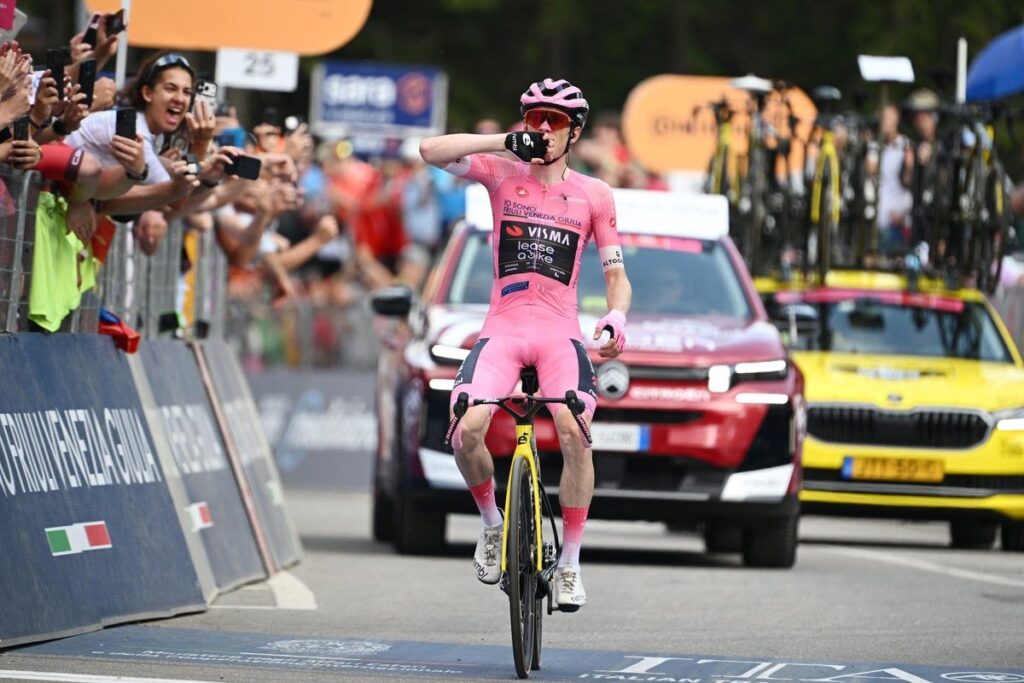 Jonas Vingegaard celebrates crossing the finish line alone in the pink jersey to win stage 16 of the Giro d'Italia
