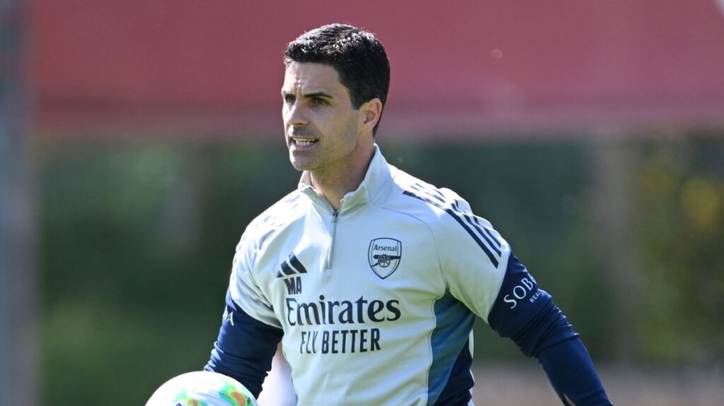 Arsenal manager Mikel Arteta looking concerned on the touchline during a Premier League match