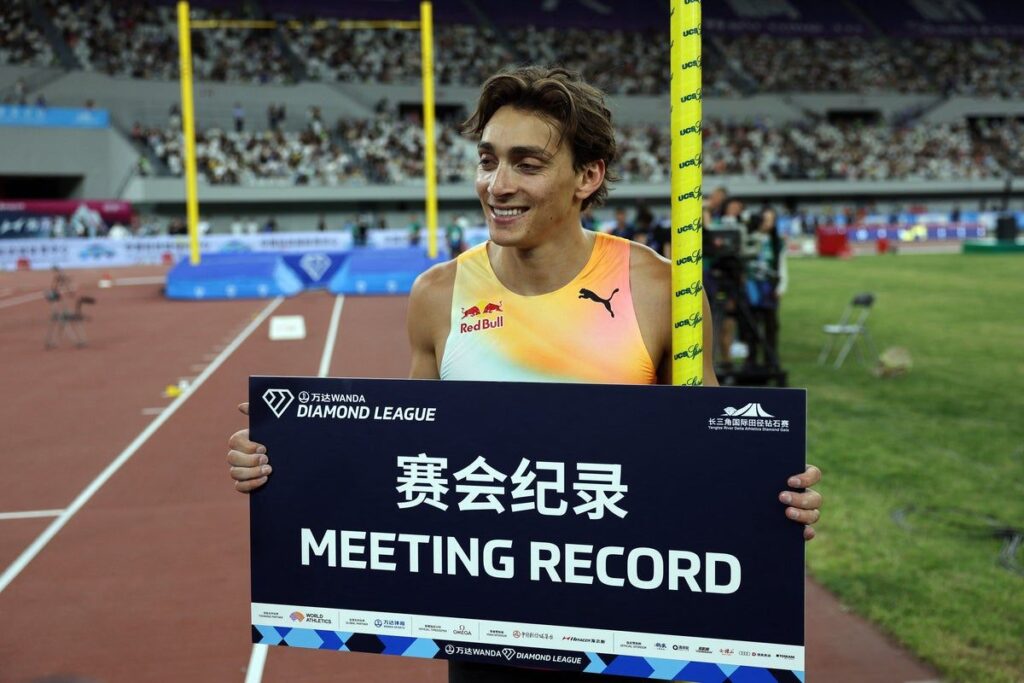Mondo Duplantis competing in the pole vault at the Shanghai Diamond League