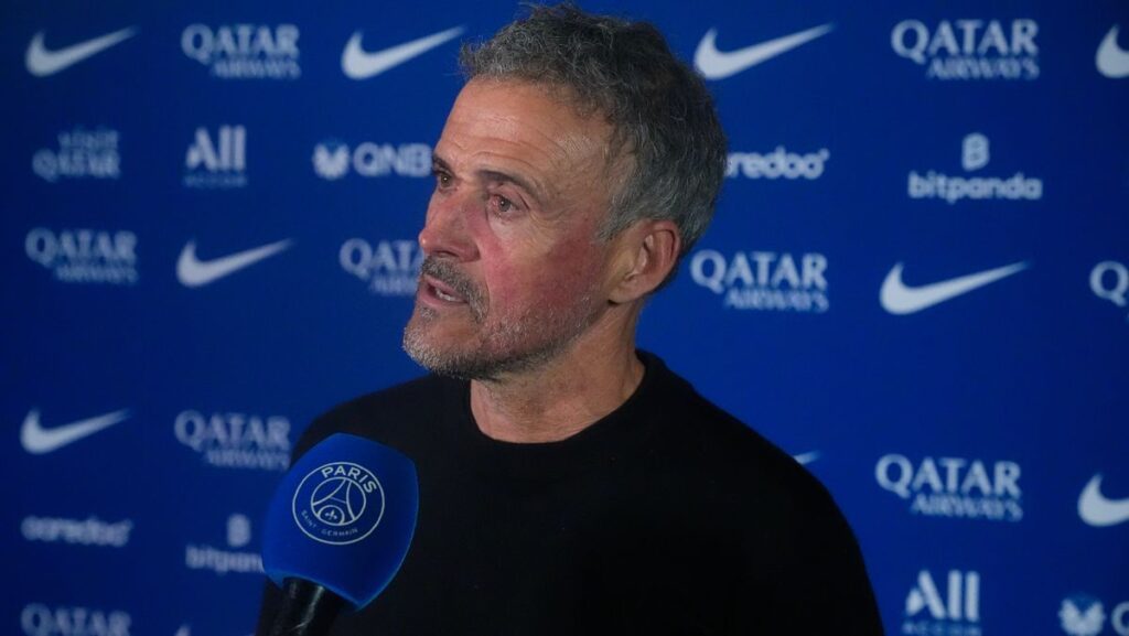 PSG manager Luis Enrique directing his players during a training session