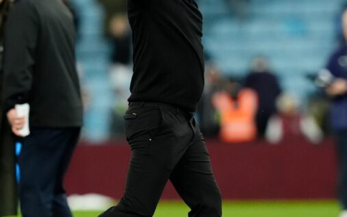 Roberto De Zerbi issuing tactical instructions to his Tottenham Hotspur players from the touchline