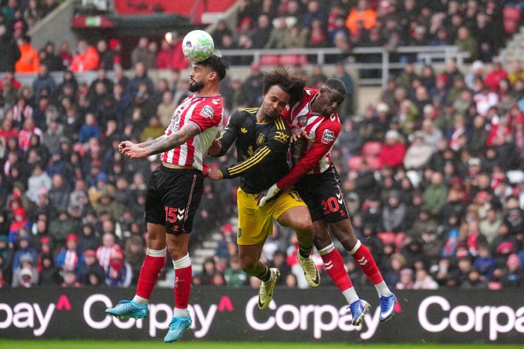 Manchester United and Sunderland players contesting possession during their Premier League match at the Stadium of Light