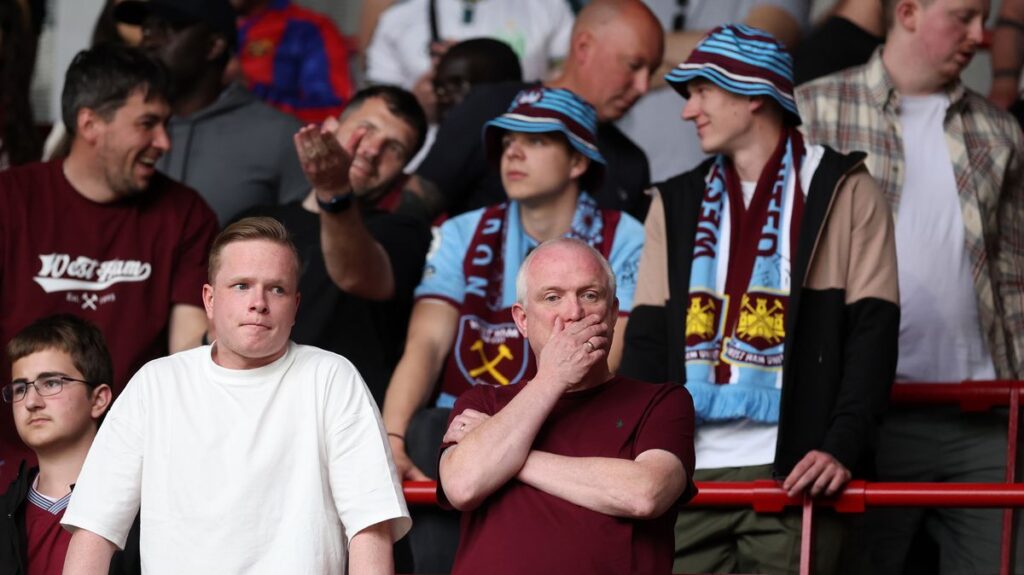 West Ham United manager Nuno Espirito Santo looking concerned on the touchline during a Premier League match