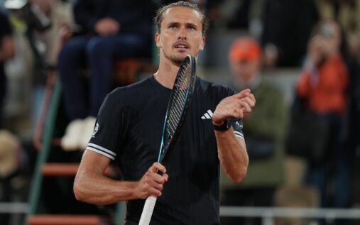 Alexander Zverev playing a forehand on the clay courts of Roland-Garros at the French Open