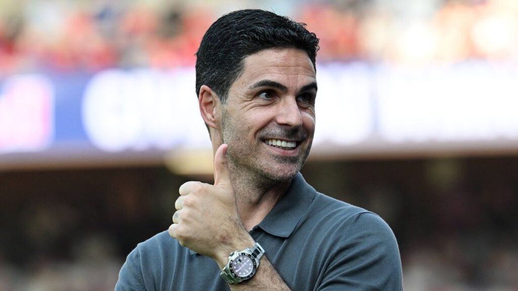 Arsenal manager Mikel Arteta standing on the touchline giving instructions