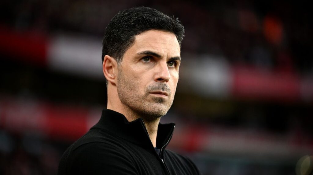 Arsenal manager Mikel Arteta looking concerned on the touchline alongside midfielder Declan Rice