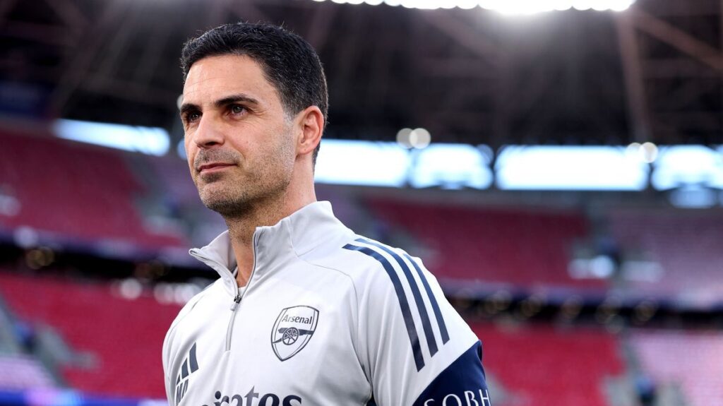 Arsenal manager Mikel Arteta standing on the touchline