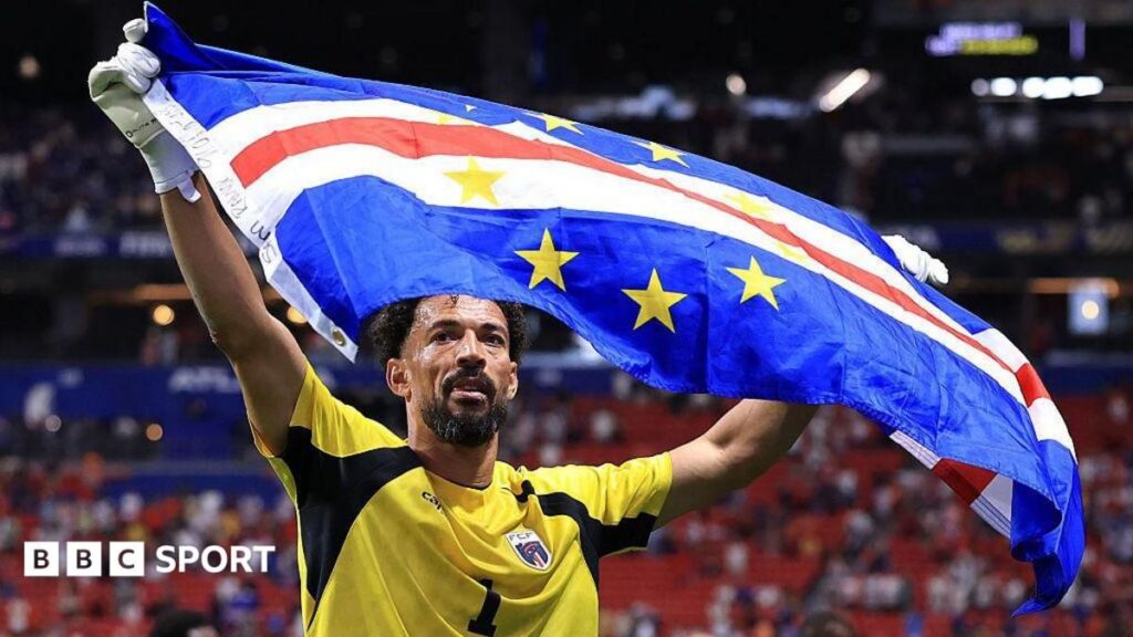 Cape Verde and Ghana players defending compactly in a World Cup match