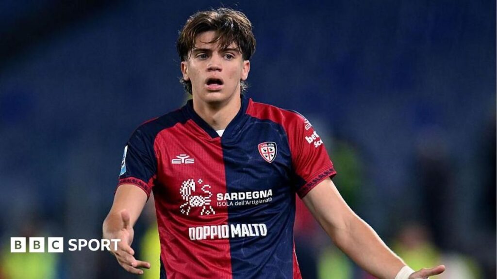 Marco Palestra in action playing in defense during a Serie A match