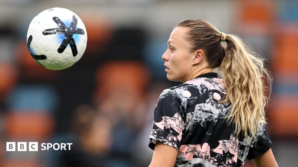 Claire Emslie playing for the Scotland women's national football team
