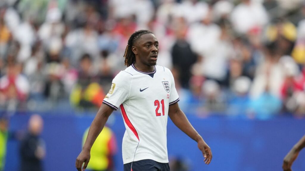 Eberechi Eze playing for England in a World Cup match