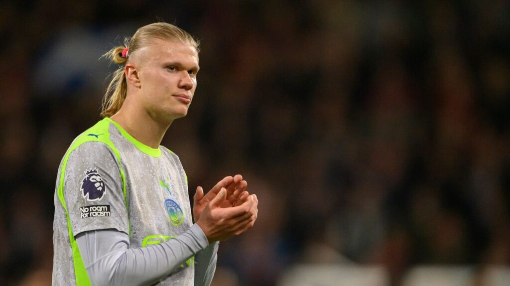 Erling Haaland playing for Manchester City