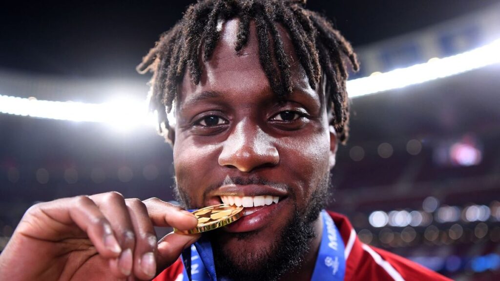 Divock Origi celebrating a goal in a Liverpool shirt
