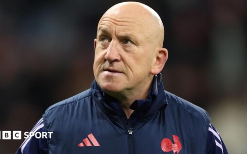 Shaun Edwards looking on during a France national rugby team training session