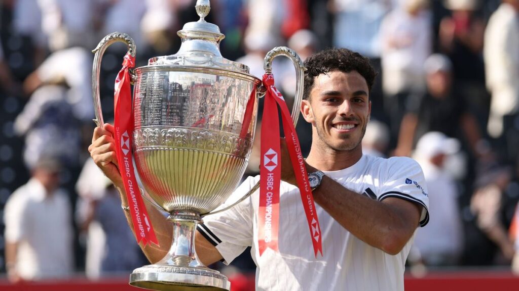 Francisco Cerundolo celebrates with the Queen's Club championship trophy