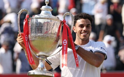 Francisco Cerundolo celebrates with the Queen's Club championship trophy