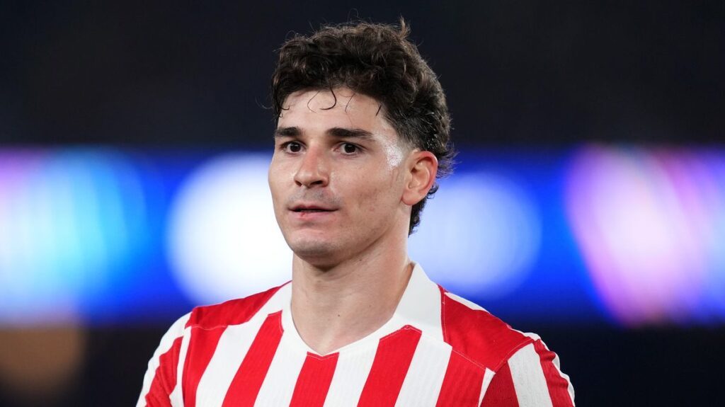 Julian Alvarez playing for Atletico Madrid