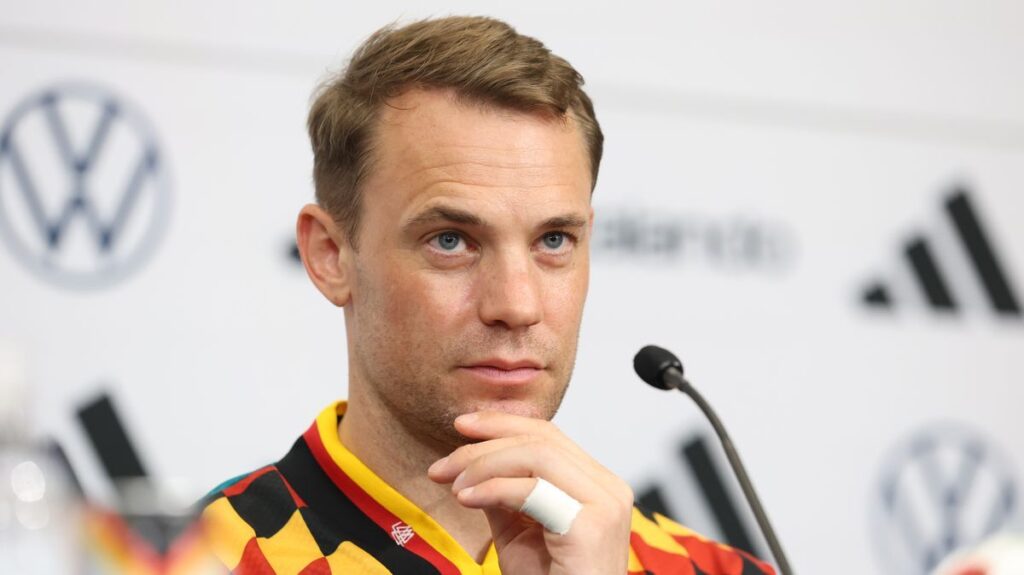 Manuel Neuer pointing and shouting instructions to his Germany teammates during a World Cup match