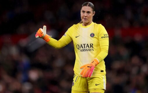 Mary Earps waving to the crowd while wearing a Paris Saint-Germain goalkeeper kit