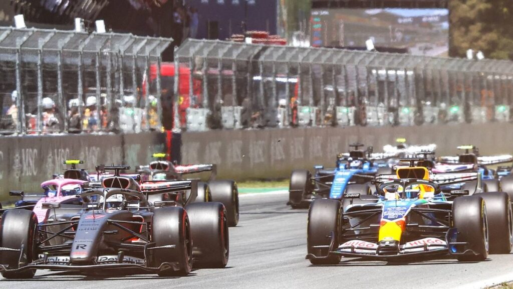 Max Verstappen and Oscar Piastri walking through the Formula 1 paddock