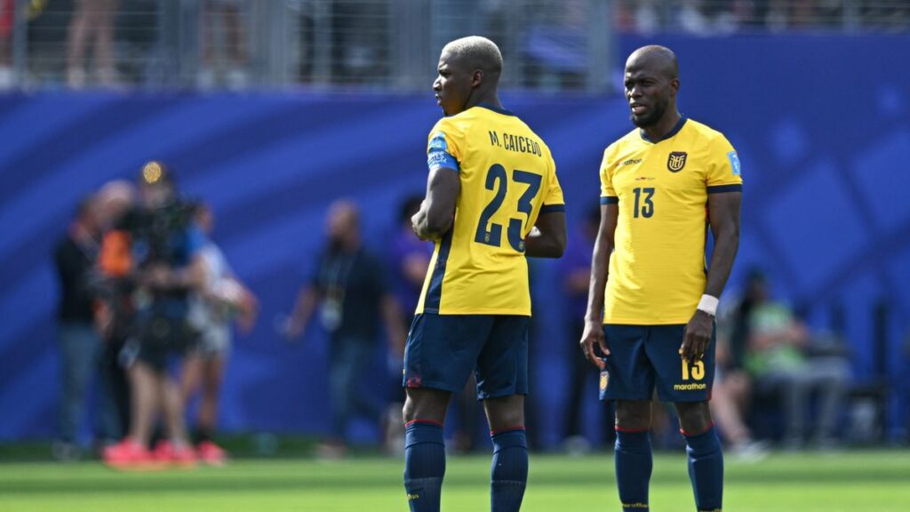Moises Caicedo wearing the Ecuador captain's armband during a World Cup match