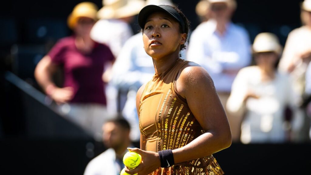Naomi Osaka waving to the crowd after retiring from the Bad Homburg tennis final due to injury
