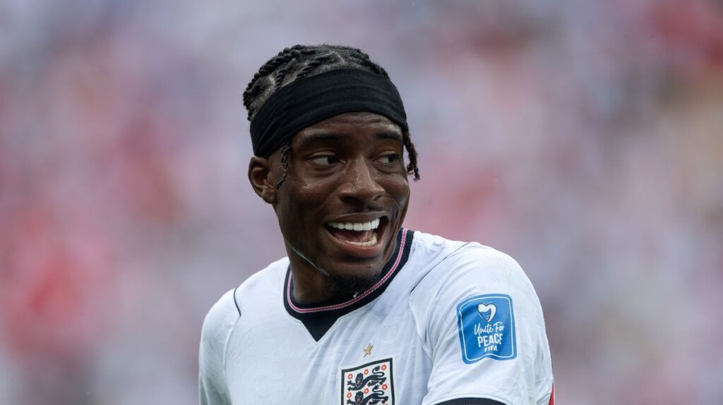 Noni Madueke playing for England at the World Cup