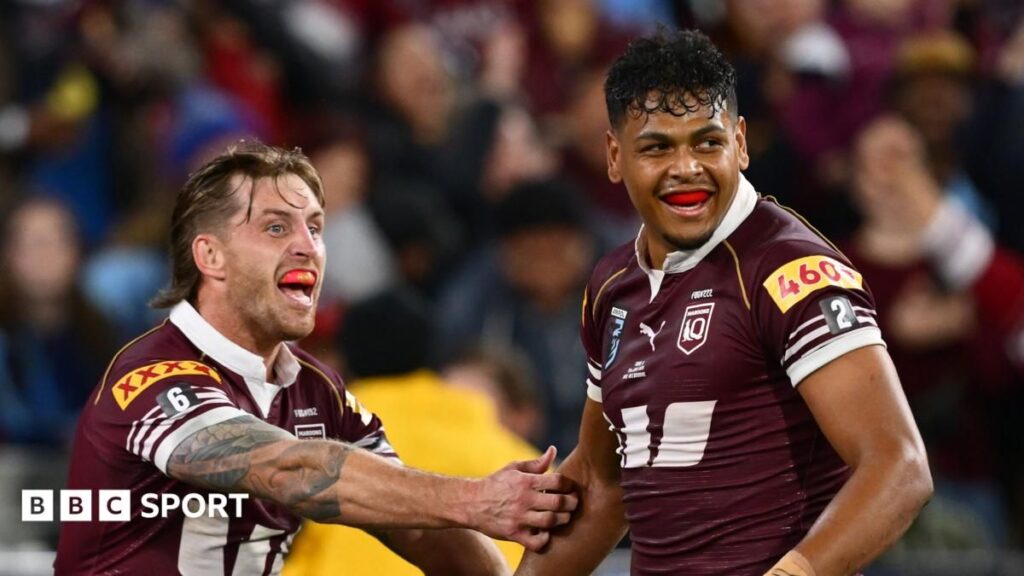 Selwyn Cobbo of Queensland scoring a try against New South Wales during State of Origin game two
