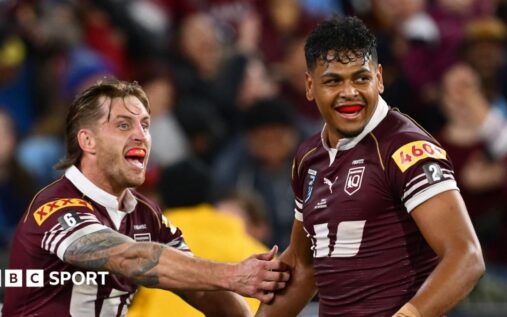 Selwyn Cobbo of Queensland scoring a try against New South Wales during State of Origin game two