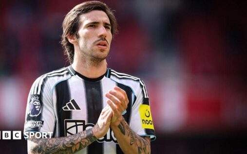 Sandro Tonali playing for Newcastle United in a Premier League match